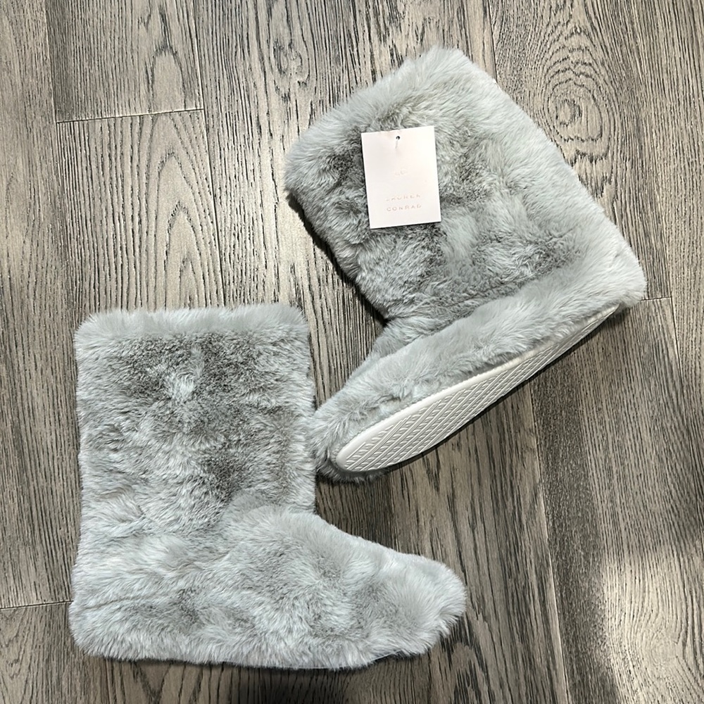 Faux fur slippers/boots